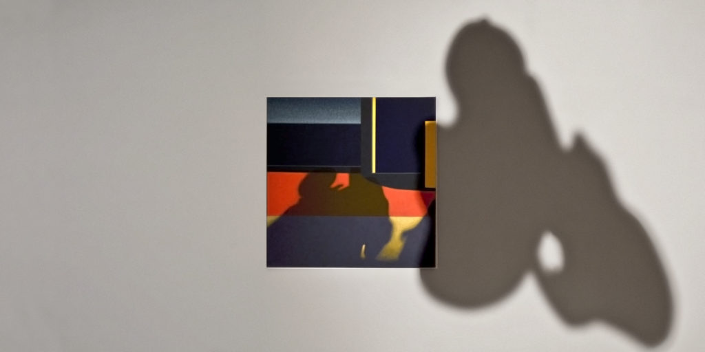 Obraz "Cień III" i cień obiektu wykonane w ramach stypendium "Międzyprzestrzeń"
